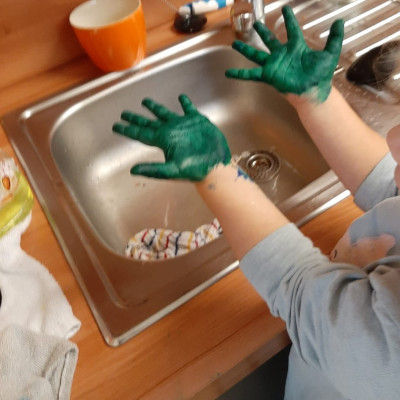 Fingerfarbe